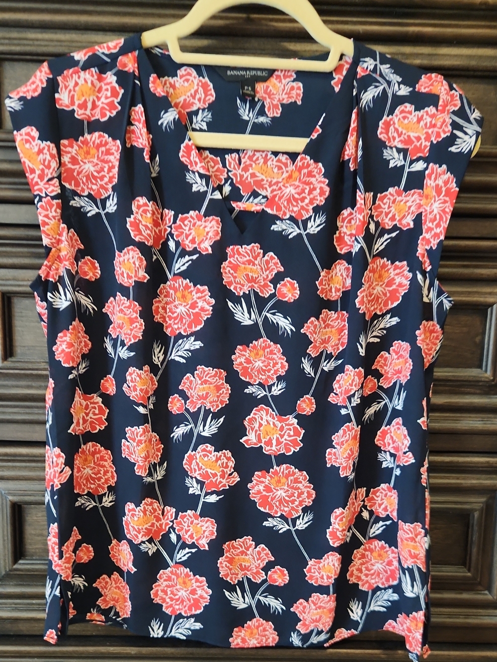Banana Republic Red And Navy Floral Sleeveless Top